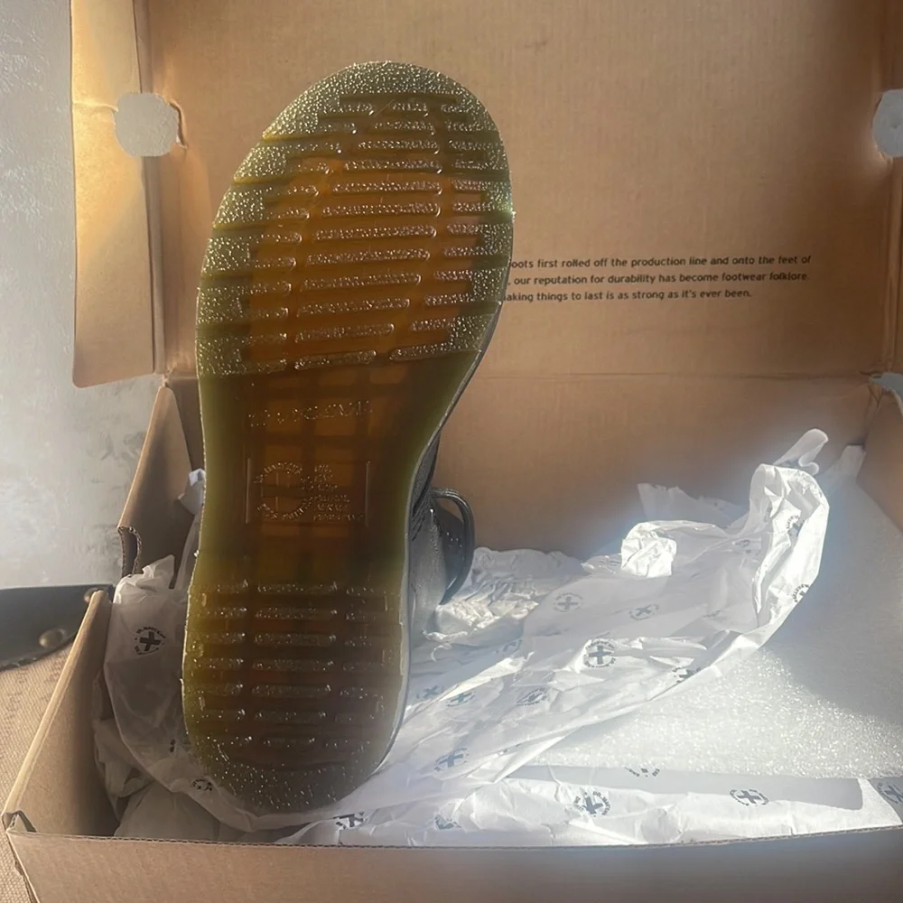 DR. MARTENS - Picture 4 of 4